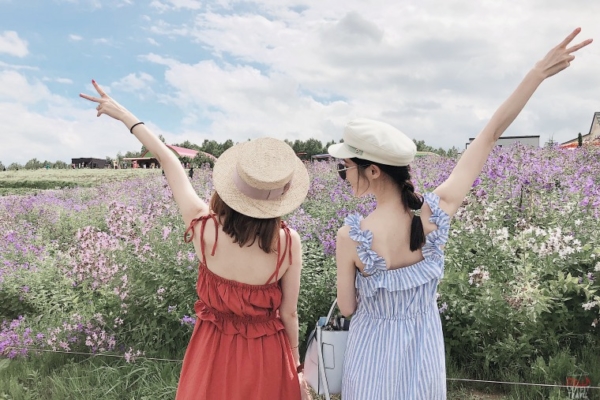 【北海道夏季穿搭】跟閨蜜一起去賞薰衣草吧！